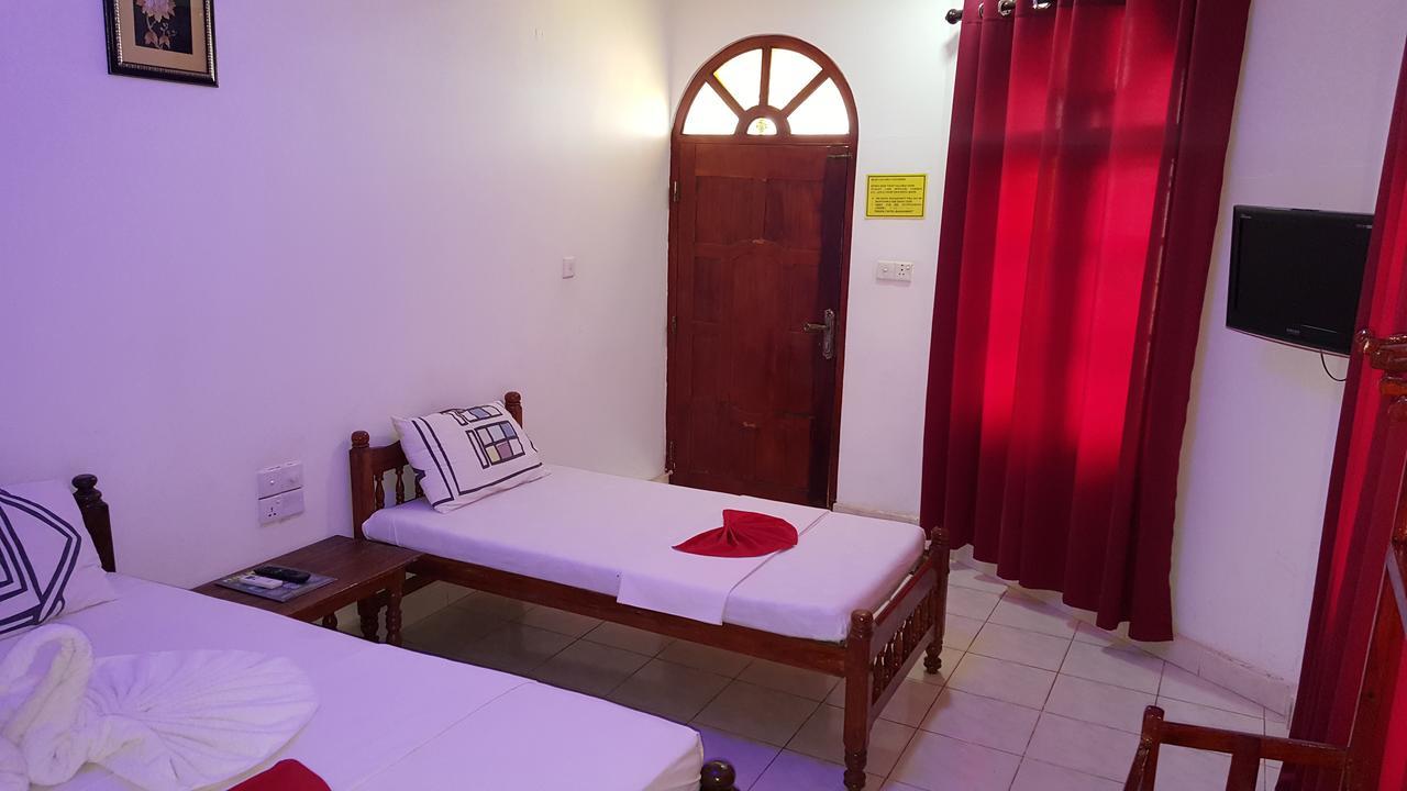 Sea View Beach Hotel Nilaveli Exterior foto